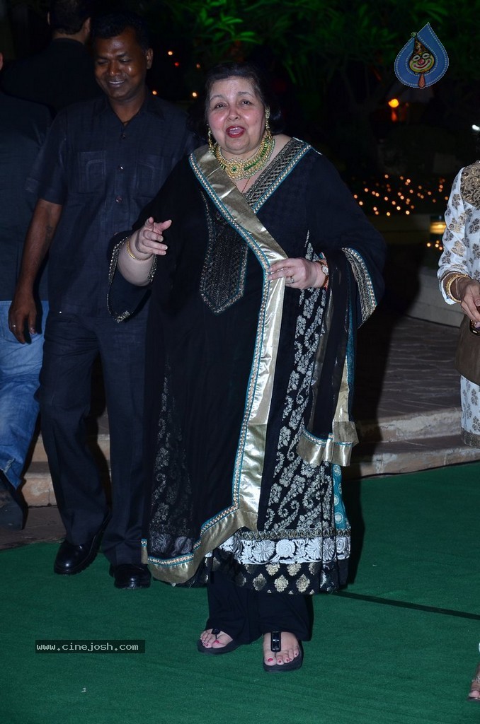 Bolly Celebs at Vishesh Bhatt Wedding Reception - 38 / 136 photos