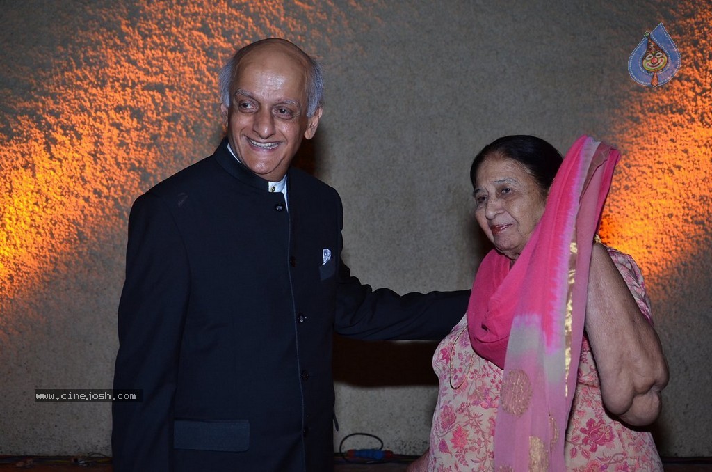 Bolly Celebs at Vishesh Bhatt Wedding Reception - 132 / 136 photos