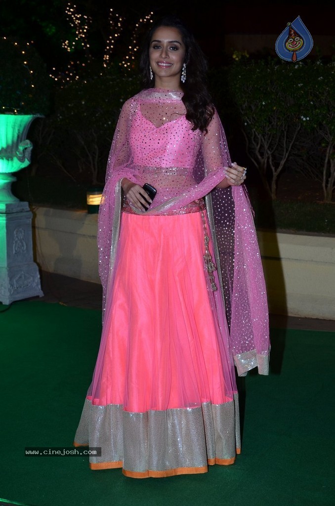 Bolly Celebs at Vishesh Bhatt Wedding Reception - 136 / 136 photos