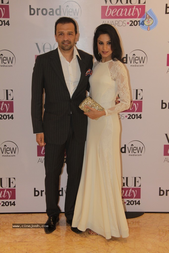 Bolly Celebs at VOGUE BEAUTY Awards 2014 - 2 / 47 photos