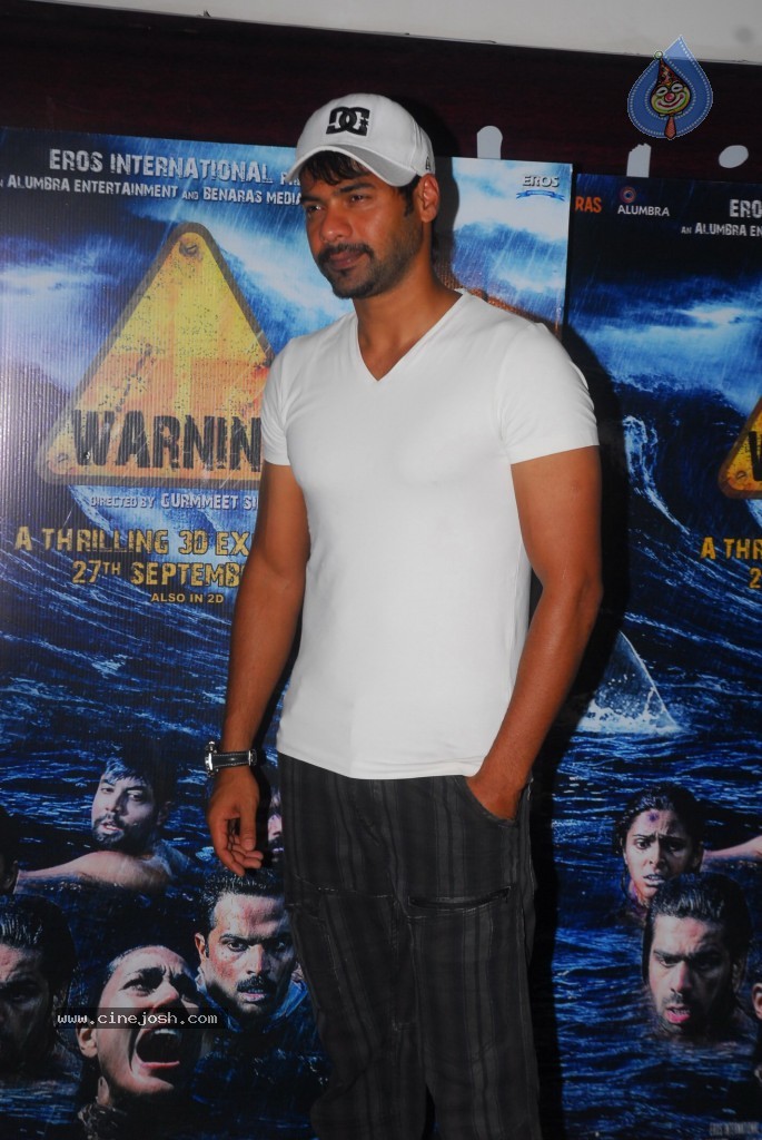 Bolly Celebs at Warning 3D Premiere - 24 / 48 photos
