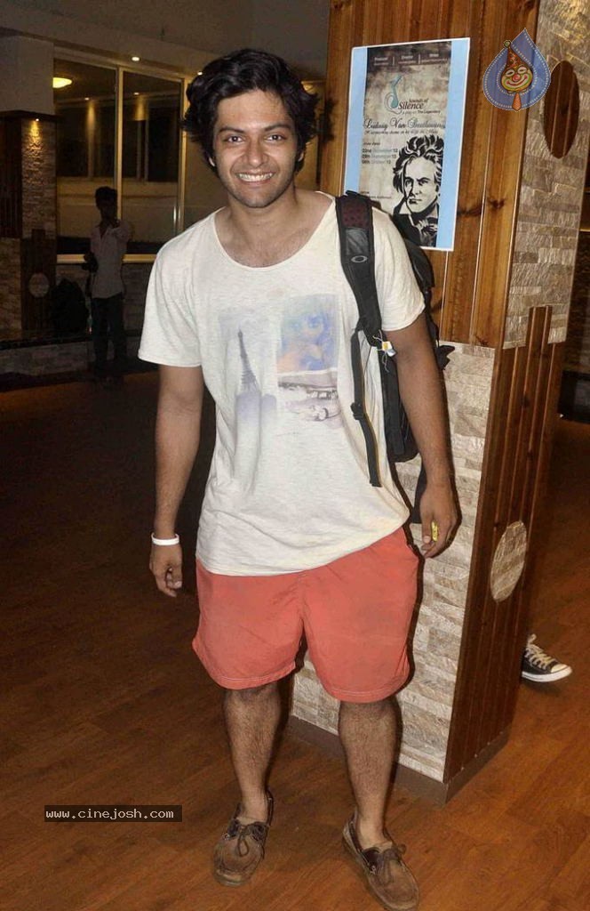 Bolly Celebs at Wisdom Charity Event - 7 / 22 photos