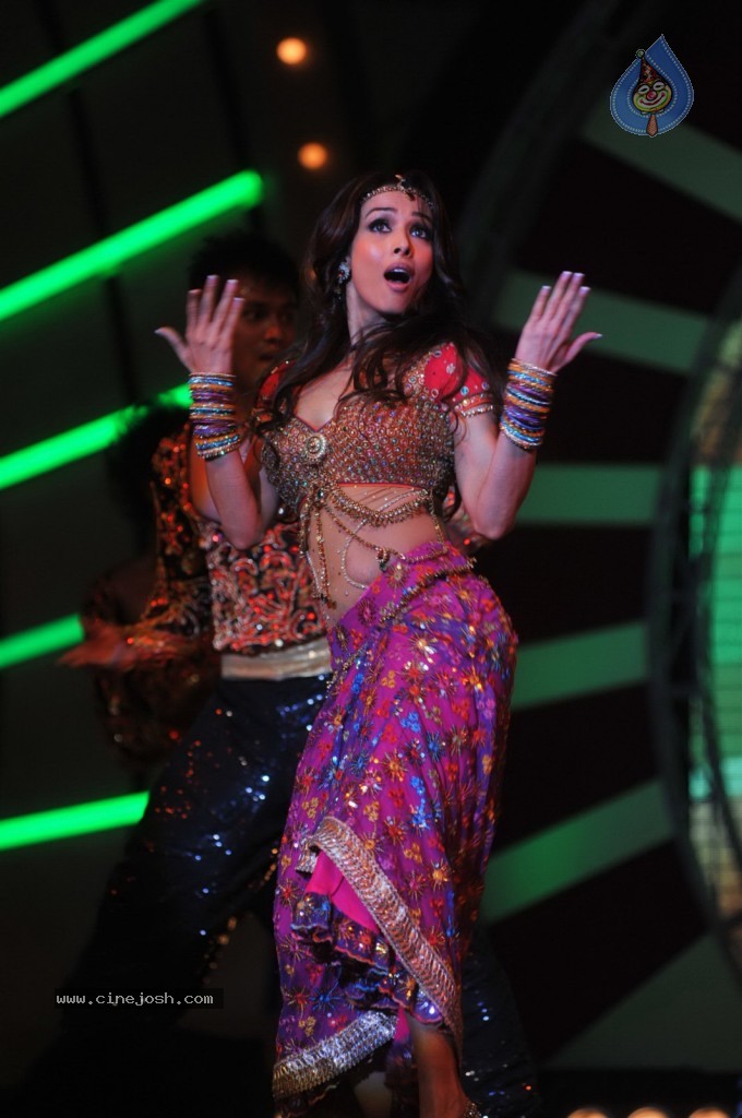 Bolly Celebs at Women Prerna Awards - 56 / 128 photos