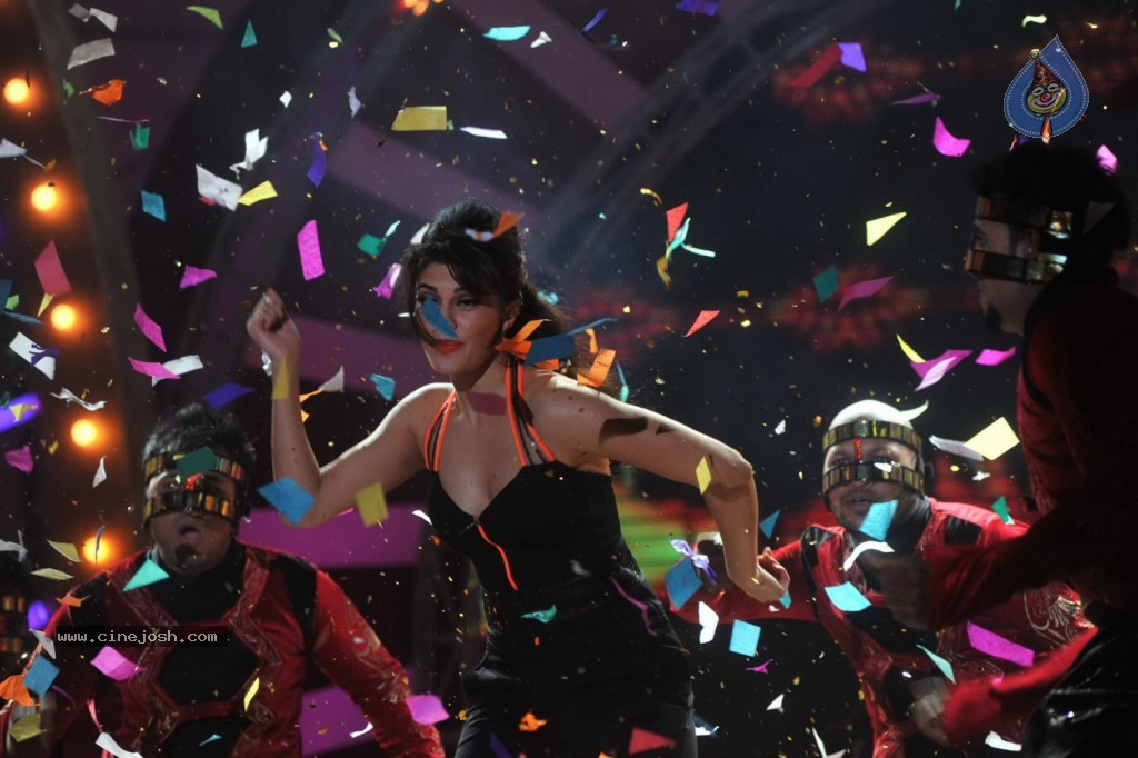 Bolly Celebs at Women Prerna Awards - 68 / 128 photos