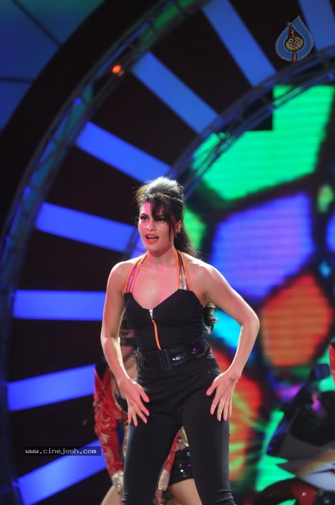 Bolly Celebs at Women Prerna Awards - 81 / 128 photos