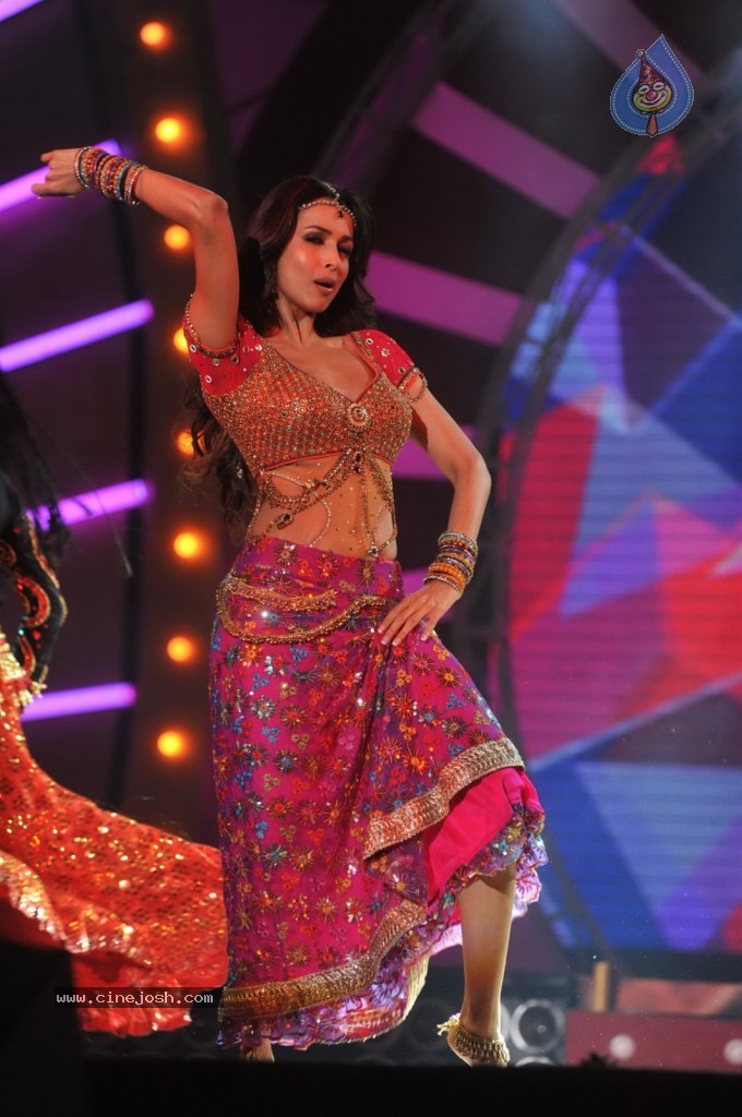 Bolly Celebs at Women Prerna Awards - 93 / 128 photos