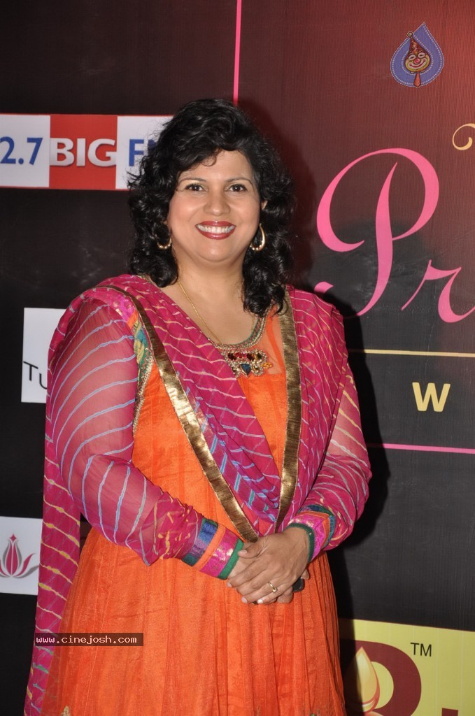 Bolly Celebs at Women Prerna Awards - 100 / 128 photos
