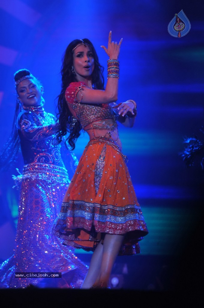 Bolly Celebs at Women Prerna Awards - 124 / 128 photos