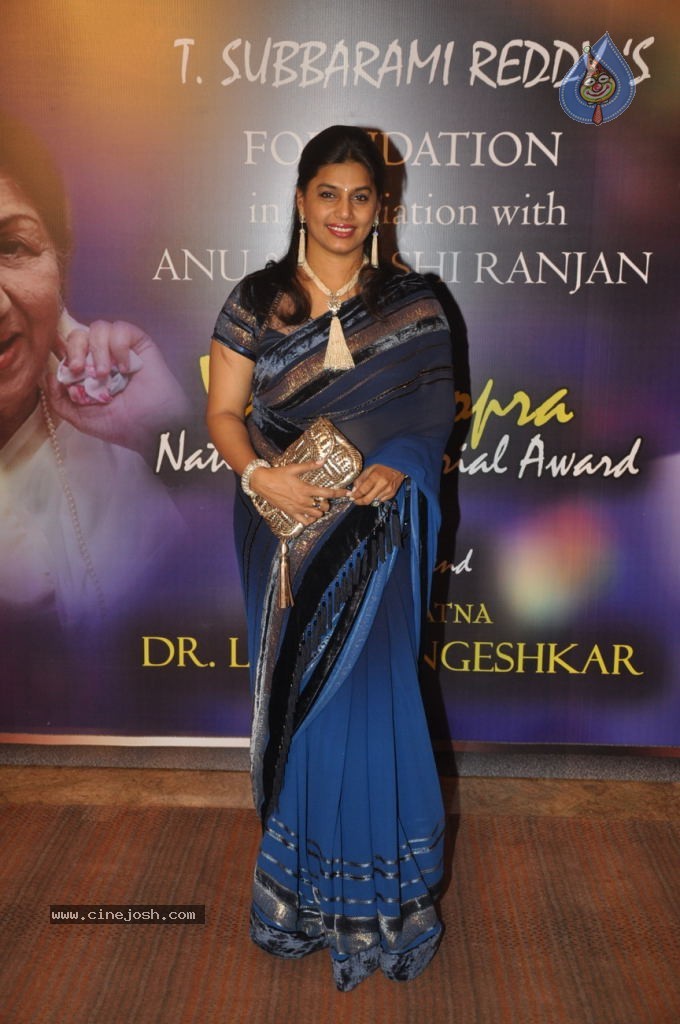 Bolly Celebs at Yash Chopra Memorial Awards - 13 / 125 photos