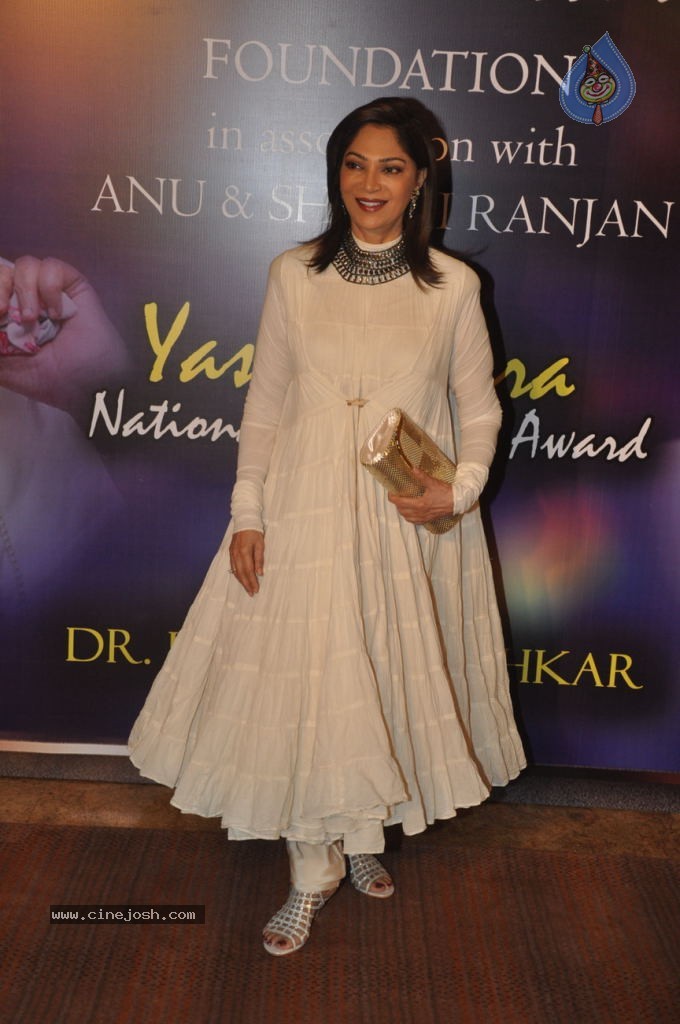 Bolly Celebs at Yash Chopra Memorial Awards - 18 / 125 photos
