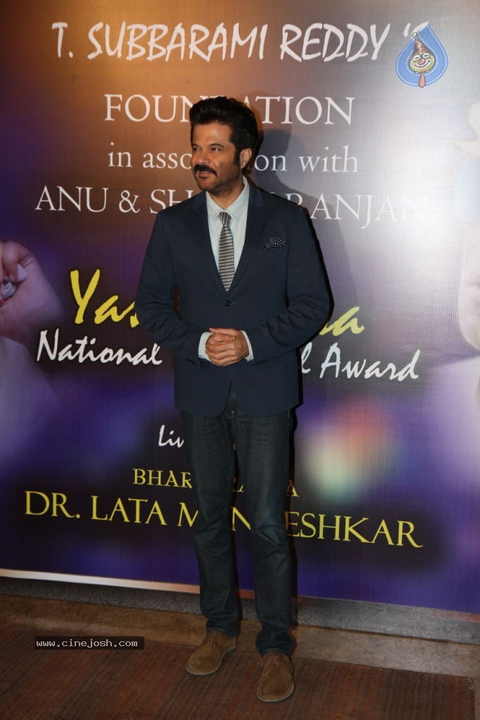 Bolly Celebs at Yash Chopra Memorial Awards - 46 / 125 photos