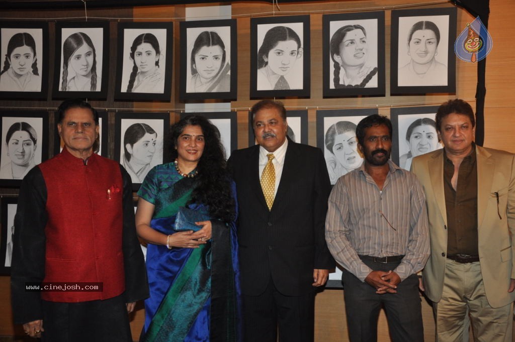 Bolly Celebs at Yash Chopra Memorial Awards - 68 / 125 photos