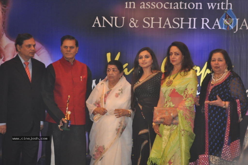 Bolly Celebs at Yash Chopra Memorial Awards - 69 / 125 photos