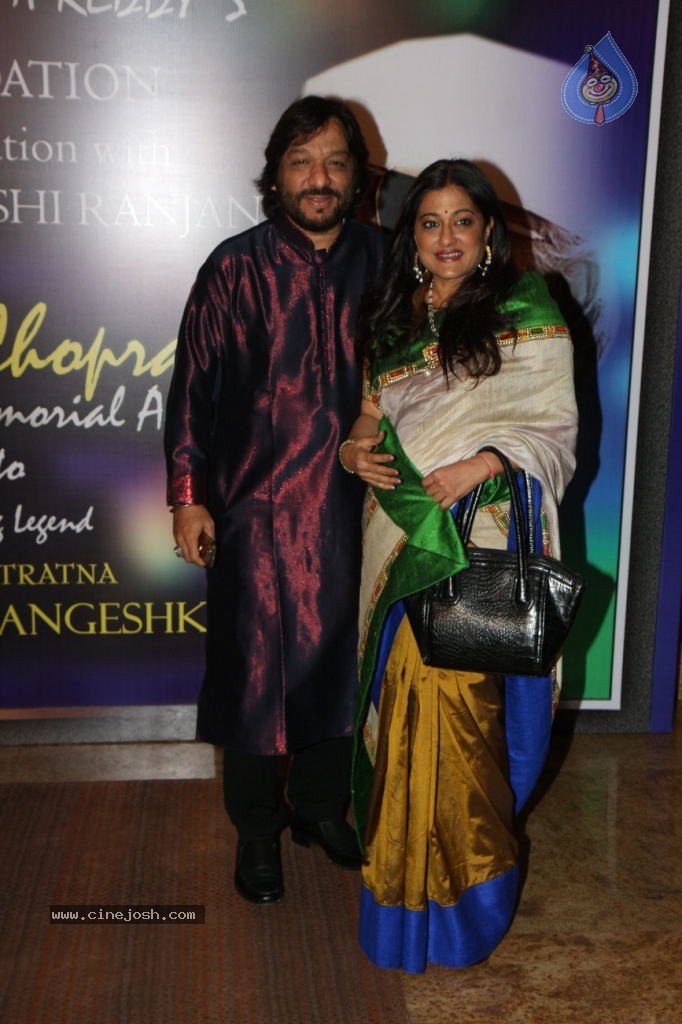 Bolly Celebs at Yash Chopra Memorial Awards - 74 / 125 photos