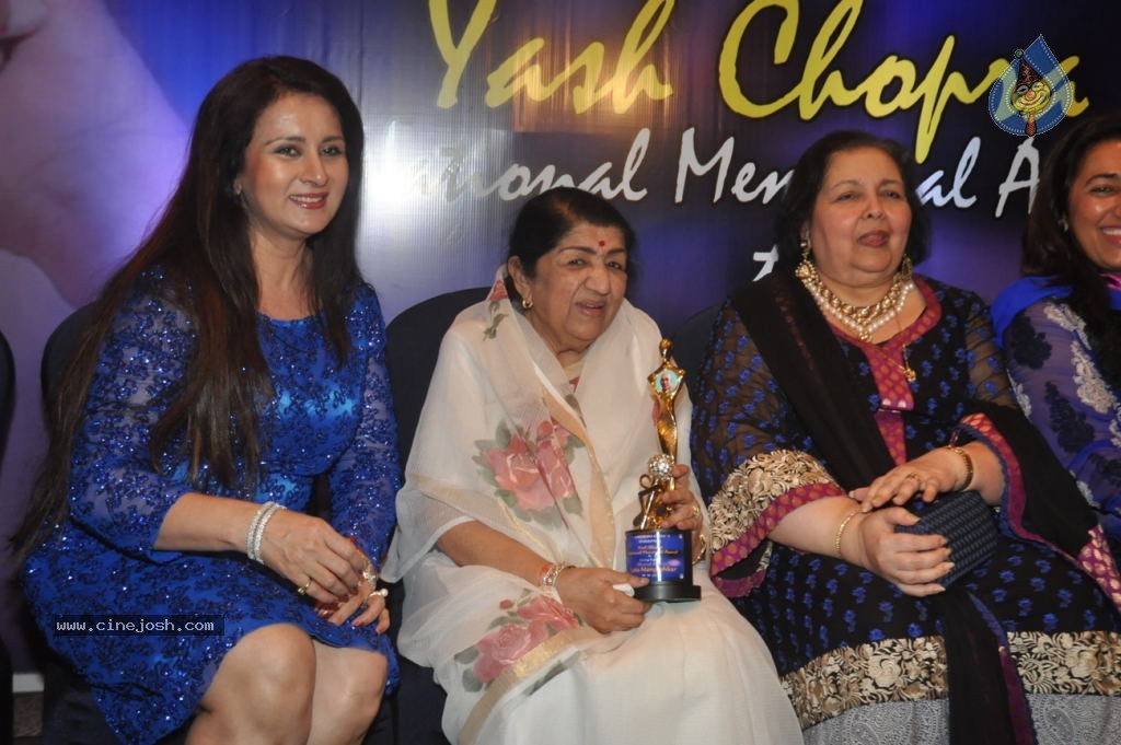 Bolly Celebs at Yash Chopra Memorial Awards - 84 / 125 photos