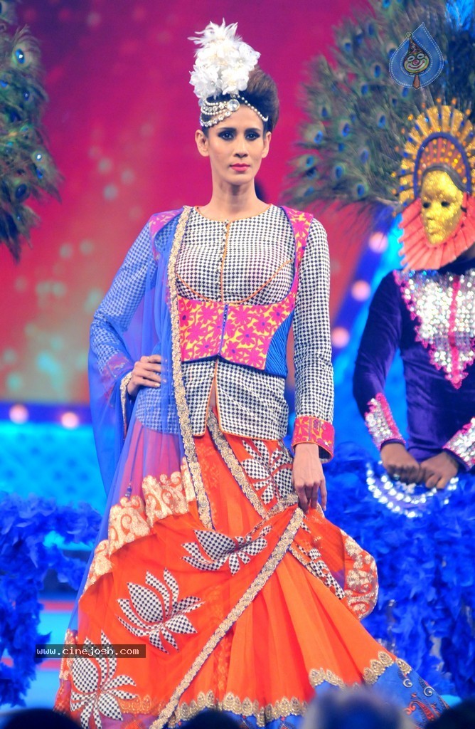 Bolly Celebs at Yes Bank Presents IIAA 2014 - 121 / 135 photos