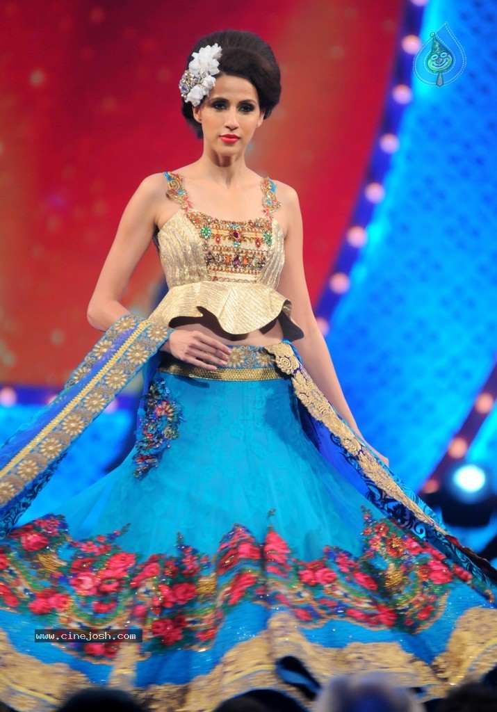 Bolly Celebs at Yes Bank Presents IIAA 2014 - 127 / 135 photos