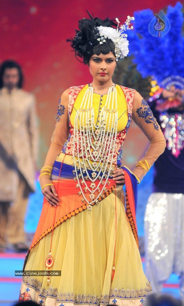 Bolly Celebs at Yes Bank Presents IIAA 2014 - 128 / 135 photos