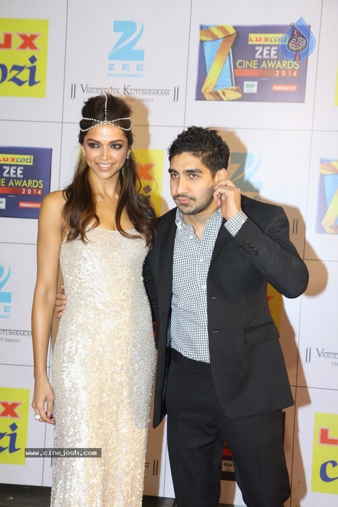 Hot Celebs at Zee Cine Awards 2014 - 73 / 74 photos