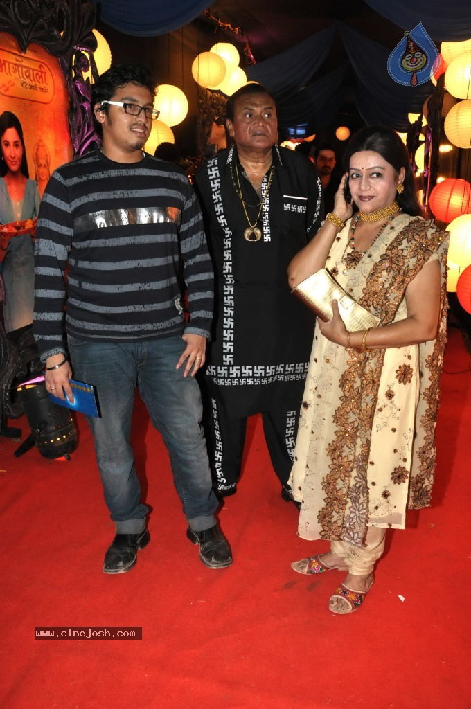 Bolly Celebs at ZEE Rishtey Awards 2011 - 48 / 59 photos