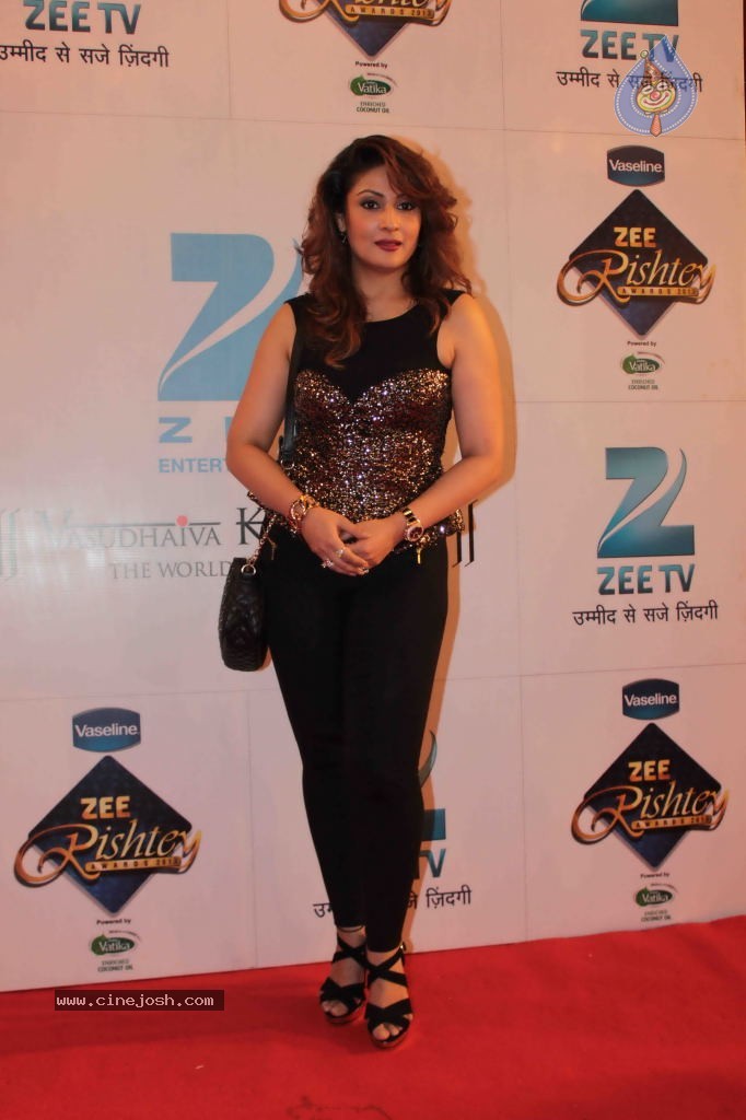 Bolly Celebs at Zee Rishtey Awards 2013 - 28 / 83 photos
