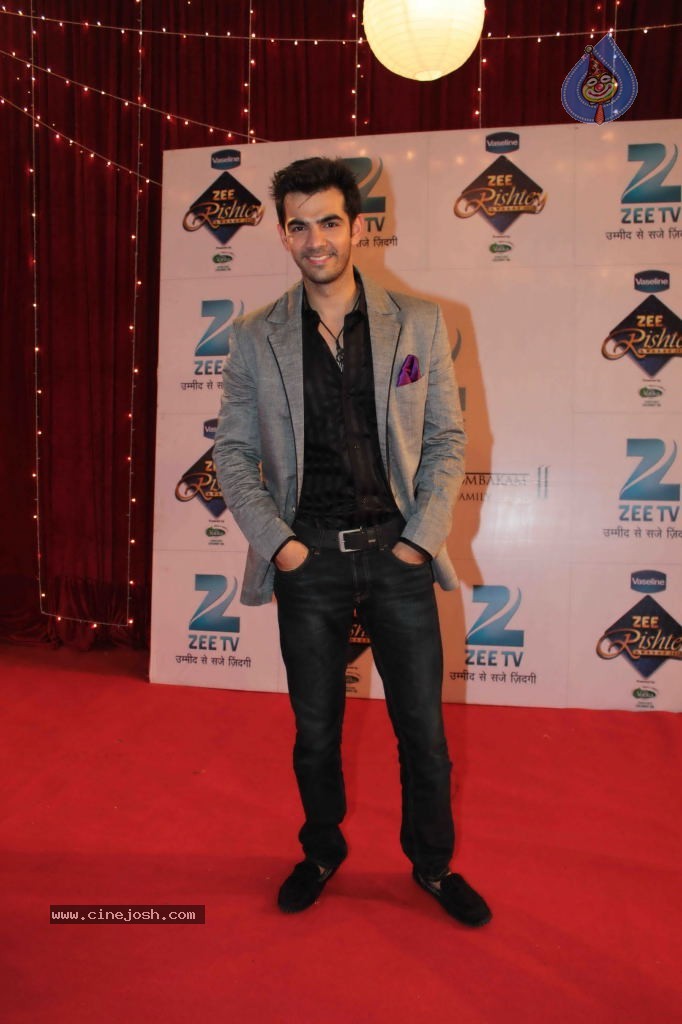 Bolly Celebs at Zee Rishtey Awards 2013 - 38 / 83 photos