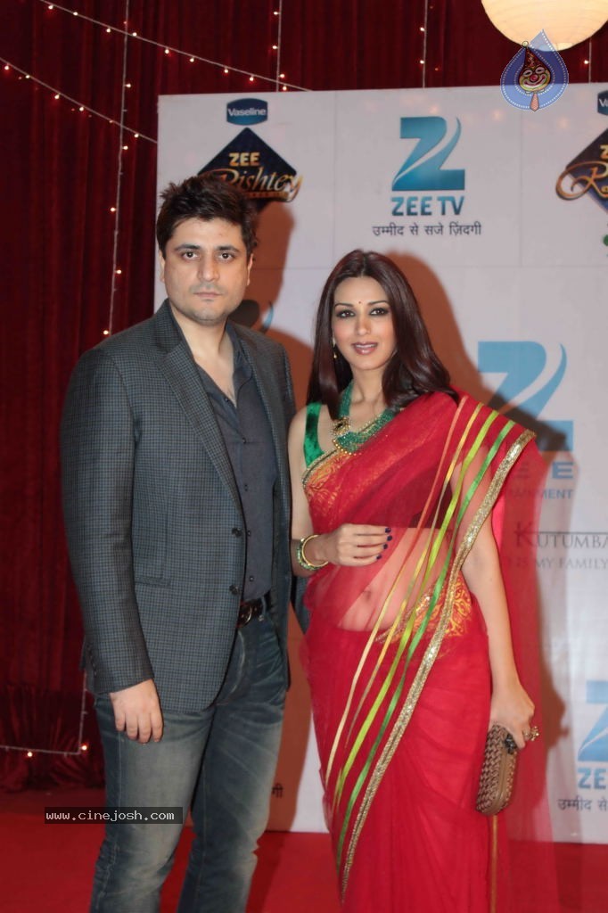 Bolly Celebs at Zee Rishtey Awards 2013 - 42 / 83 photos