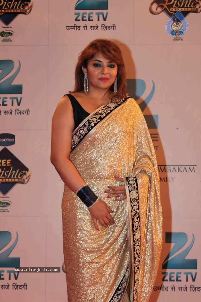 Bolly Celebs at Zee Rishtey Awards 2013 - 46 / 83 photos