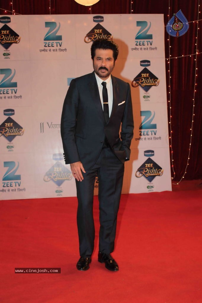 Bolly Celebs at Zee Rishtey Awards 2013 - 61 / 83 photos