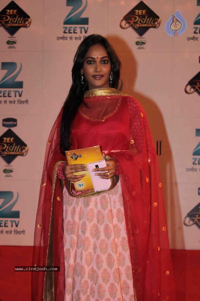 Bolly Celebs at Zee Rishtey Awards 2013 - 75 / 83 photos