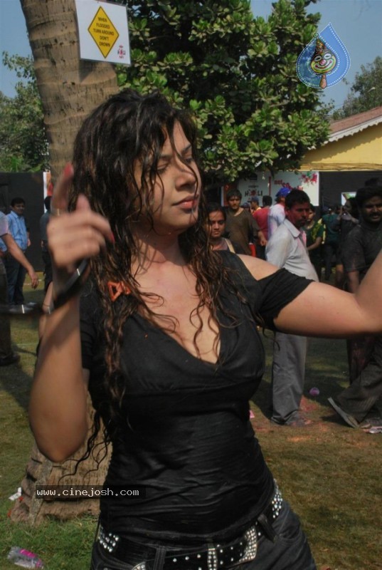 Bolly Celebs at Zoom Holi Celebrations - 1 / 54 photos