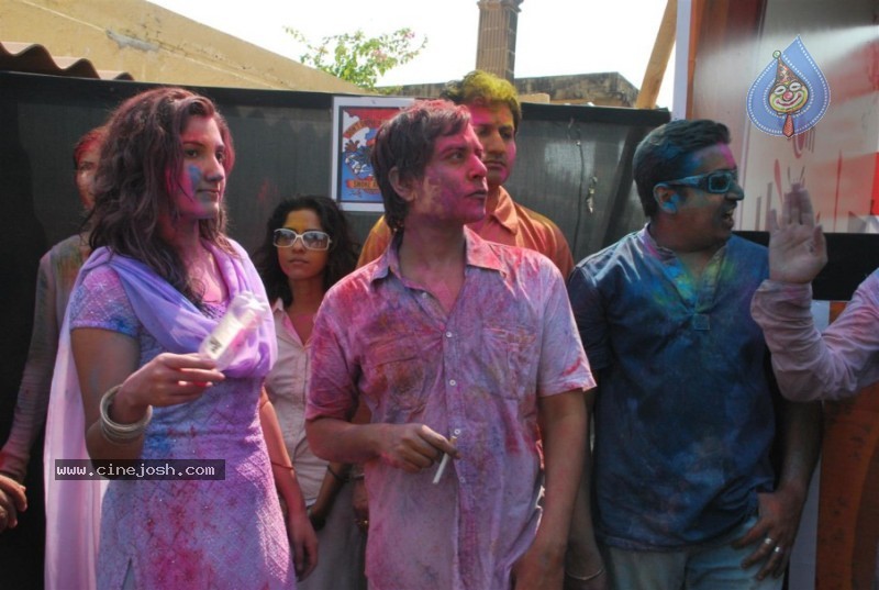 Bolly Celebs at Zoom Holi Celebrations - 13 / 54 photos