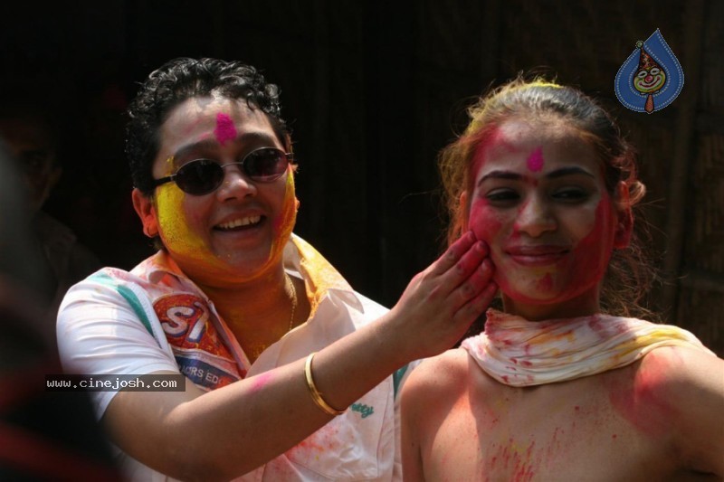 Bolly Celebs at Zoom Holi Celebrations - 18 / 54 photos