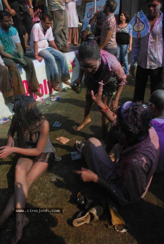 Bolly Celebs at Zoom Holi Celebrations - 19 / 54 photos