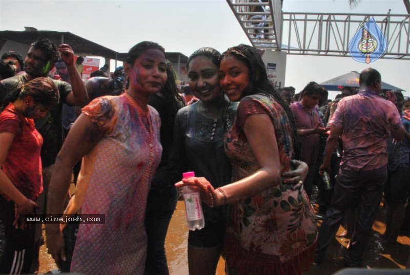 Bolly Celebs at Zoom Holi Celebrations - 20 / 54 photos