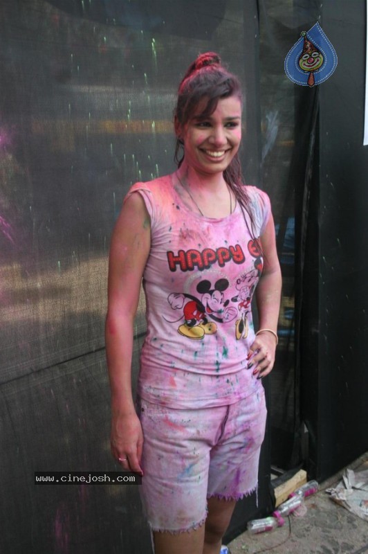 Bolly Celebs at Zoom Holi Celebrations - 22 / 54 photos