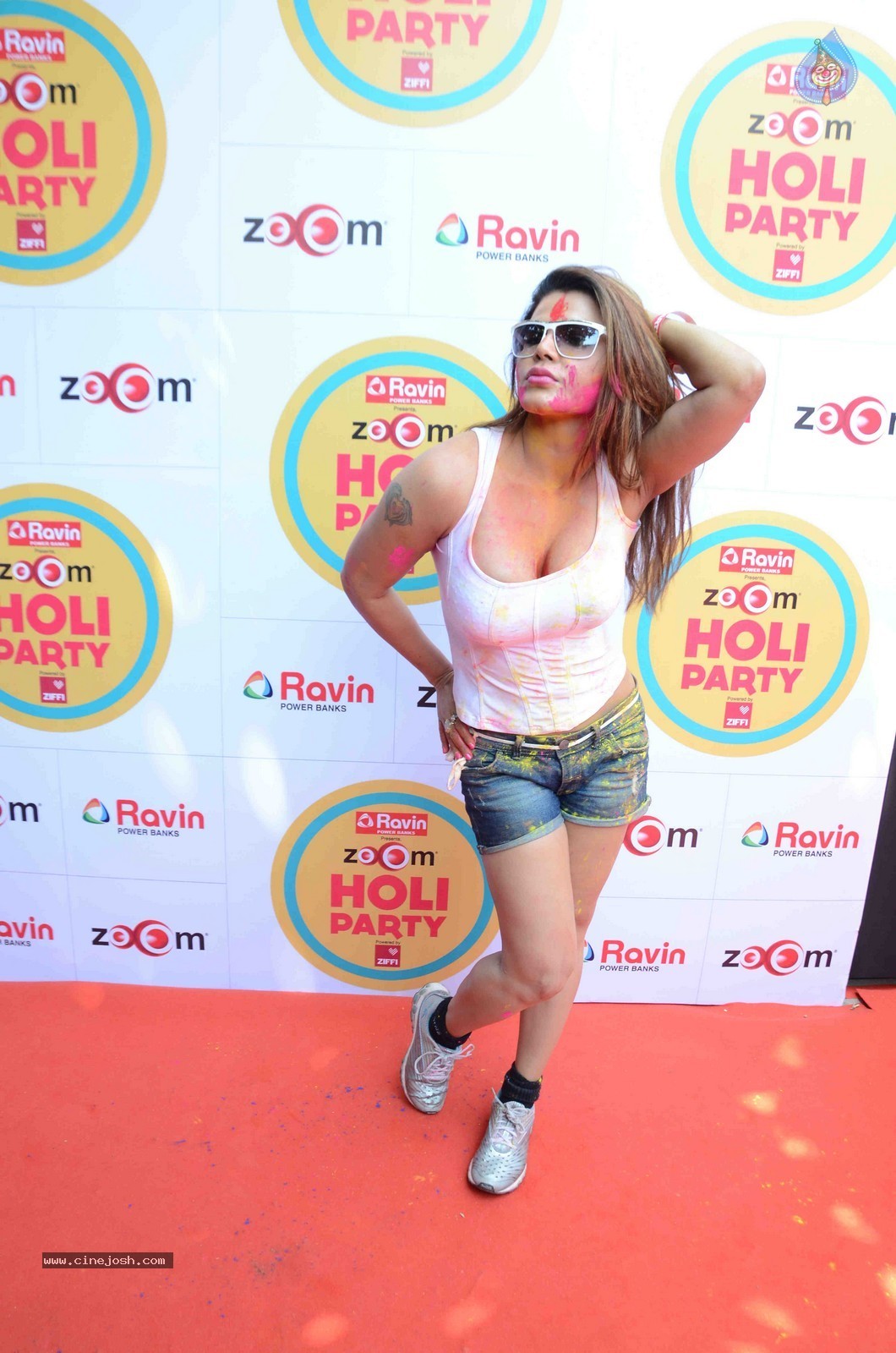 Bolly Celebs at Zoom Holi Party 2015 - 5 / 80 photos