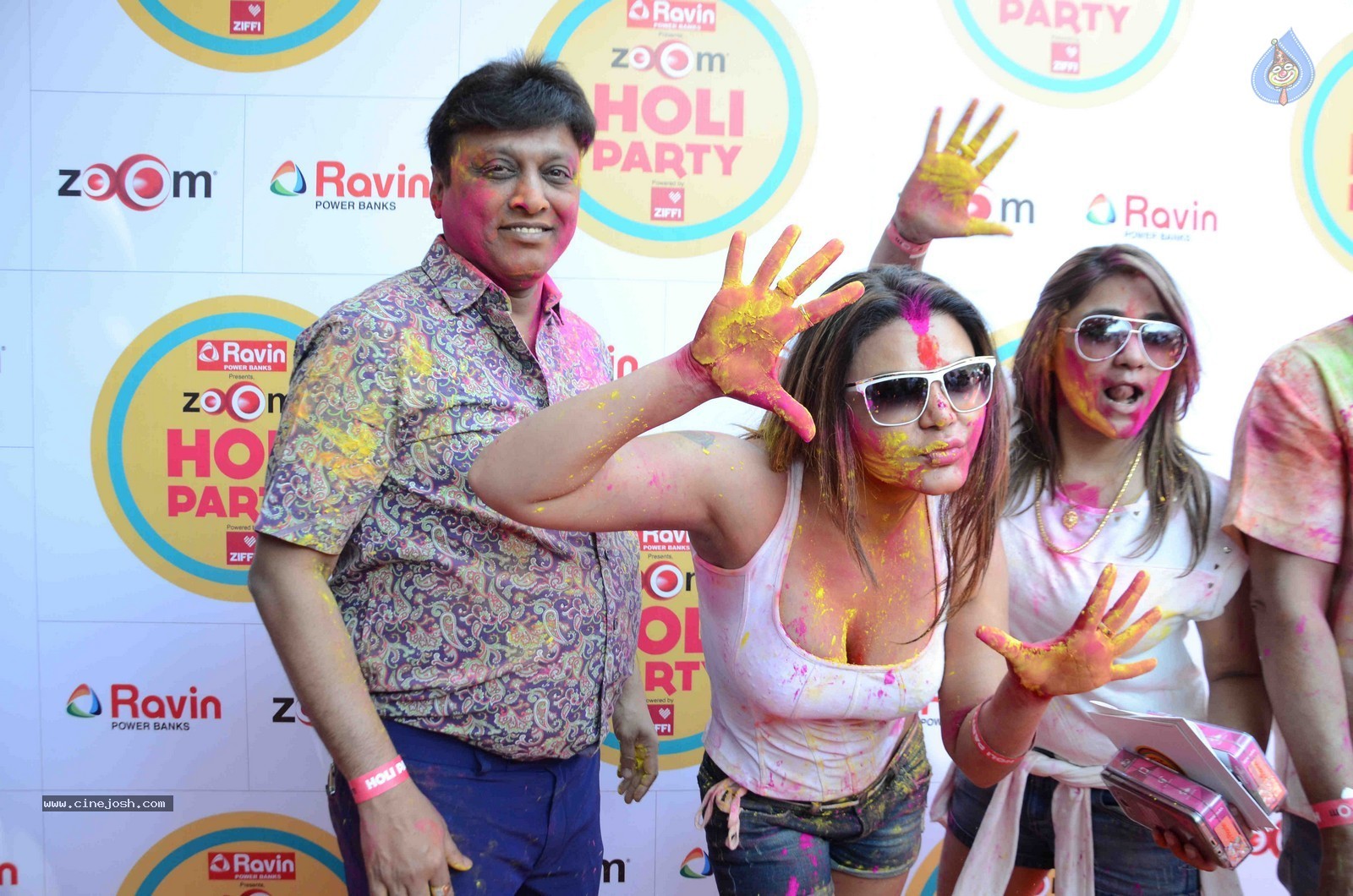Bolly Celebs at Zoom Holi Party 2015 - 16 / 80 photos