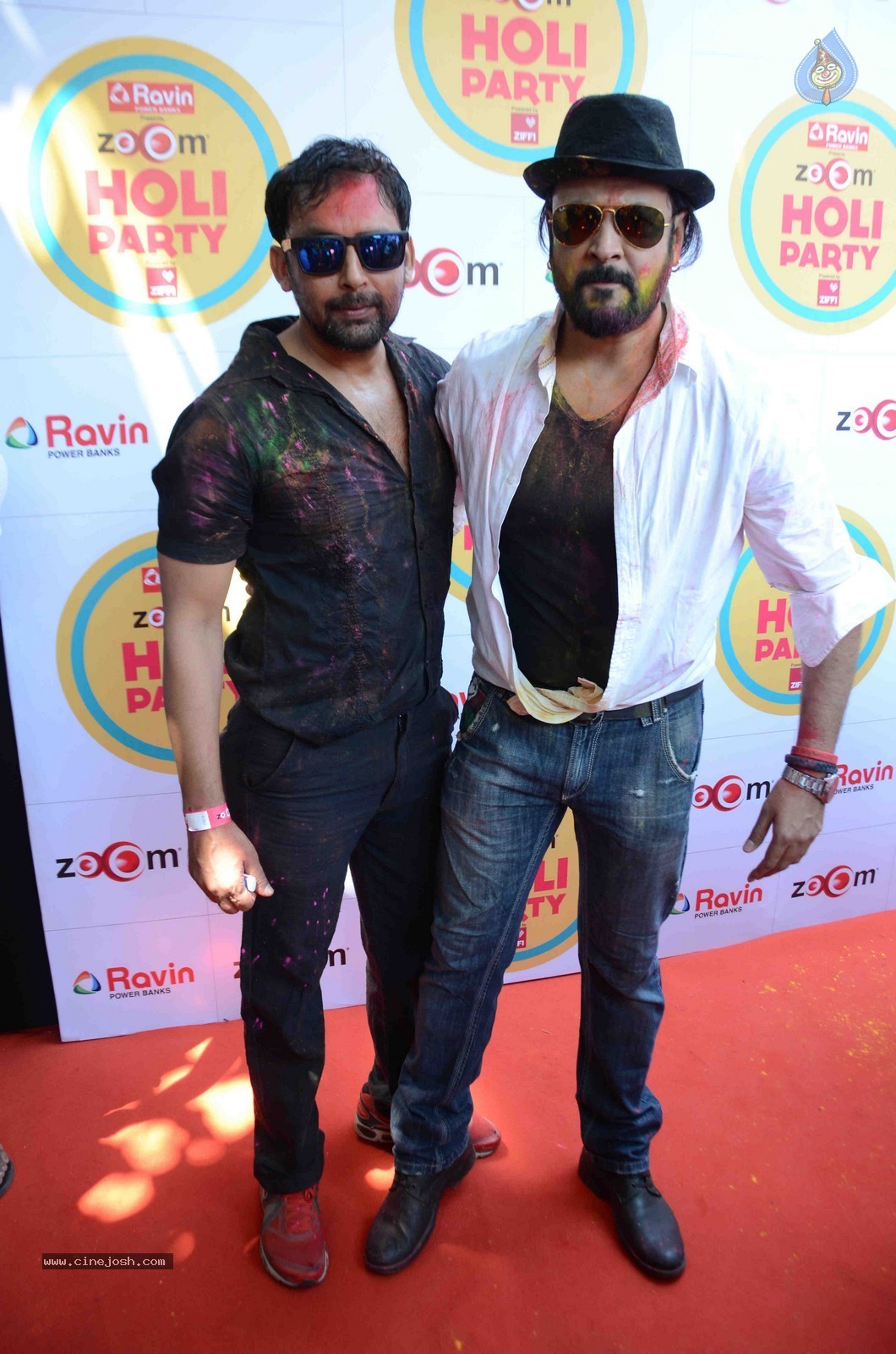 Bolly Celebs at Zoom Holi Party 2015 - 22 / 80 photos