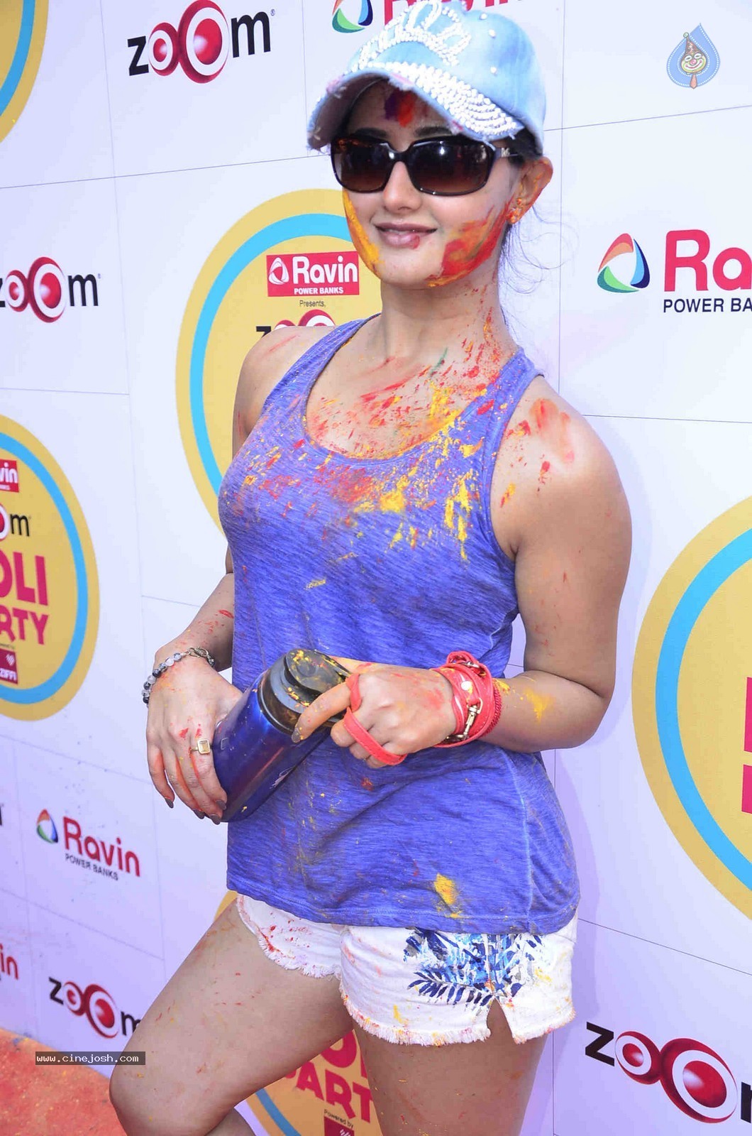 Bolly Celebs at Zoom Holi Party 2015 - 34 / 80 photos