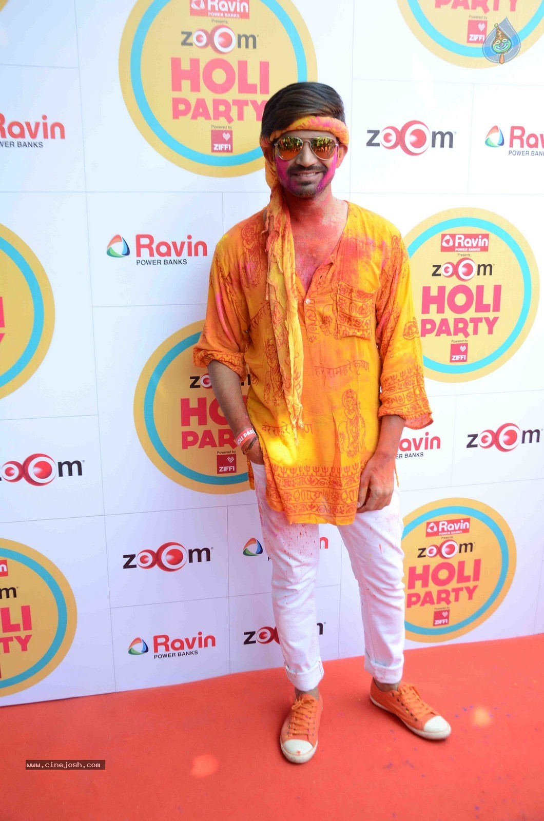 Bolly Celebs at Zoom Holi Party 2015 - 44 / 80 photos