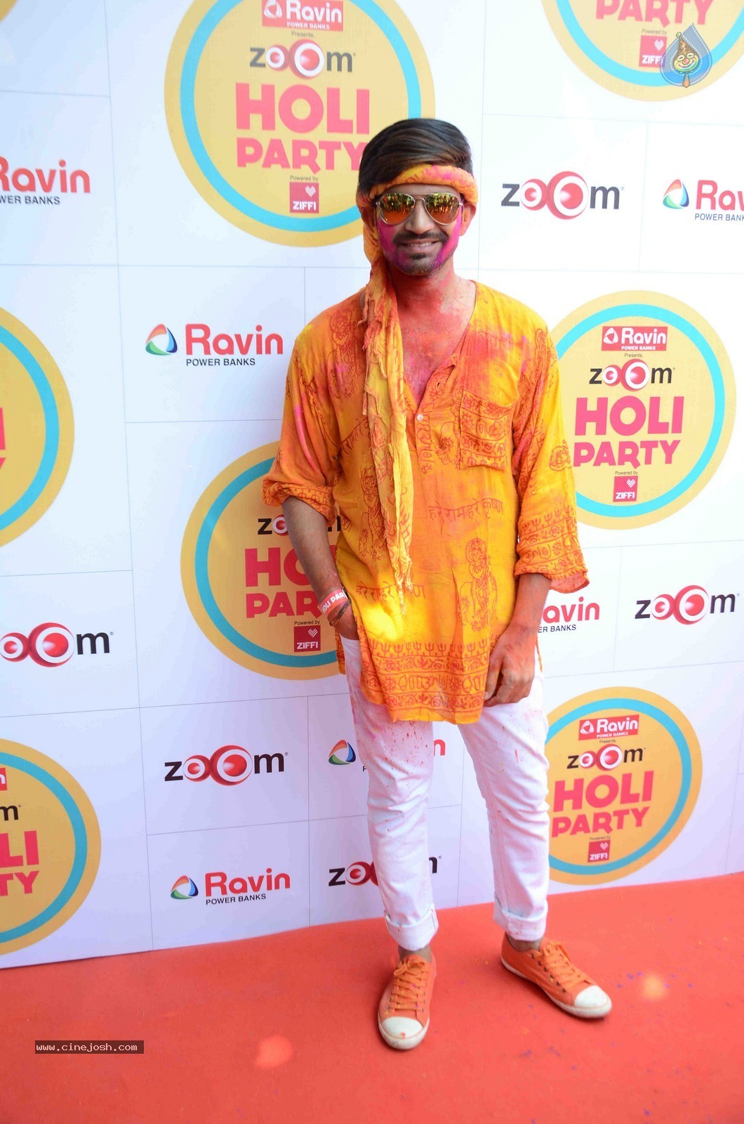 Bolly Celebs at Zoom Holi Party 2015 - 68 / 80 photos