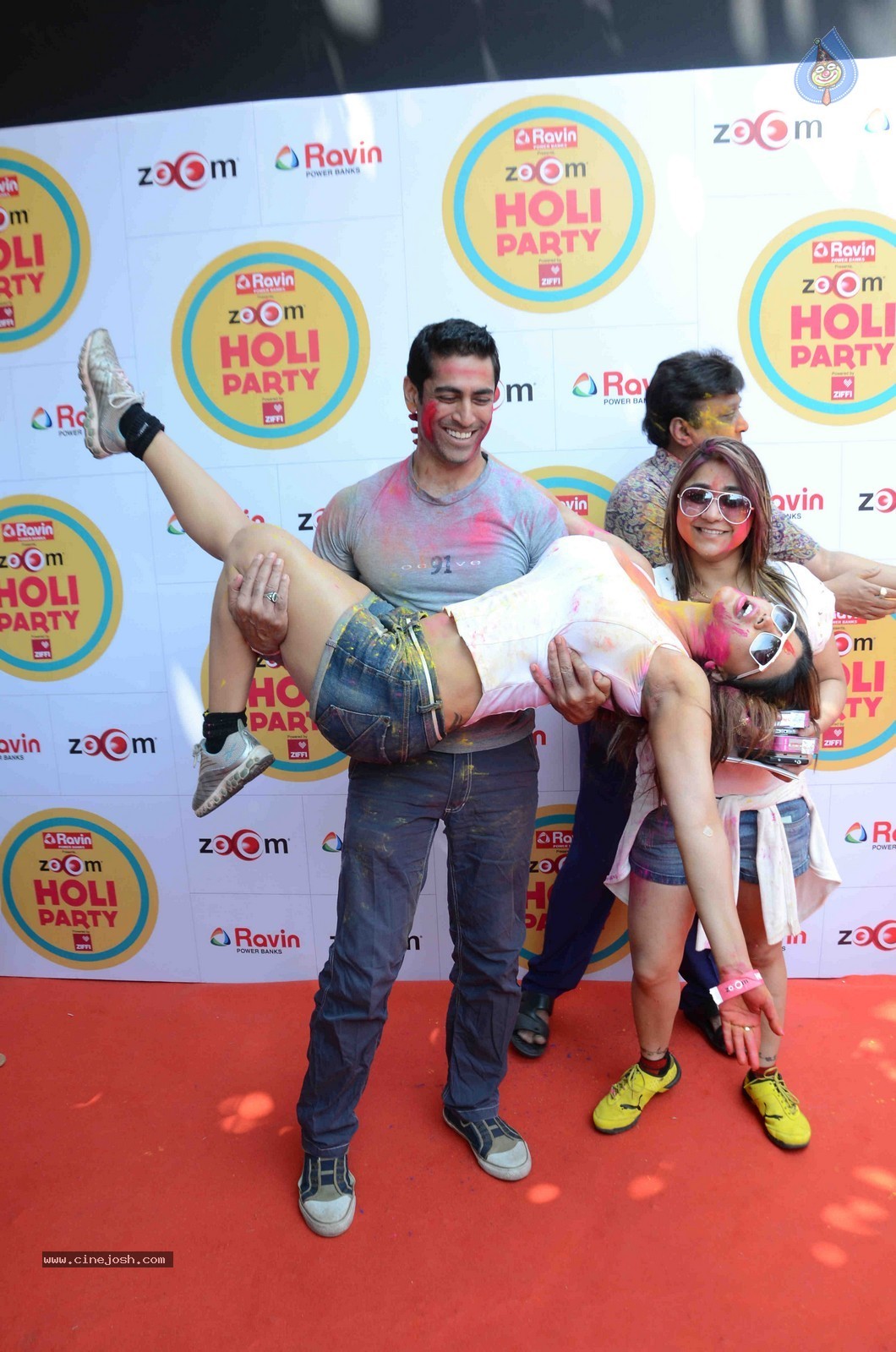 Bolly Celebs at Zoom Holi Party 2015 - 75 / 80 photos