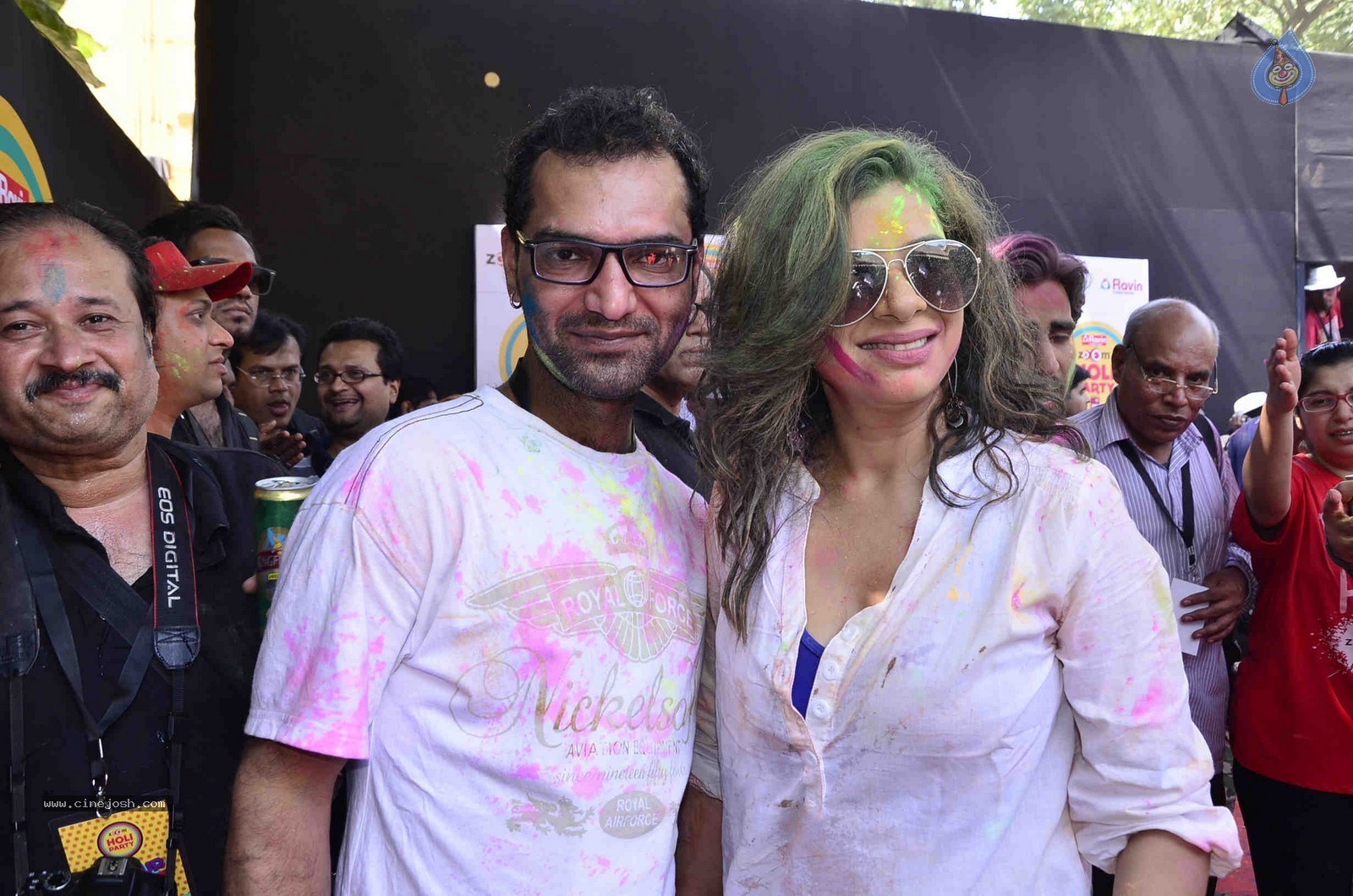 Bolly Celebs at Zoom Holi Party 2015 - 77 / 80 photos