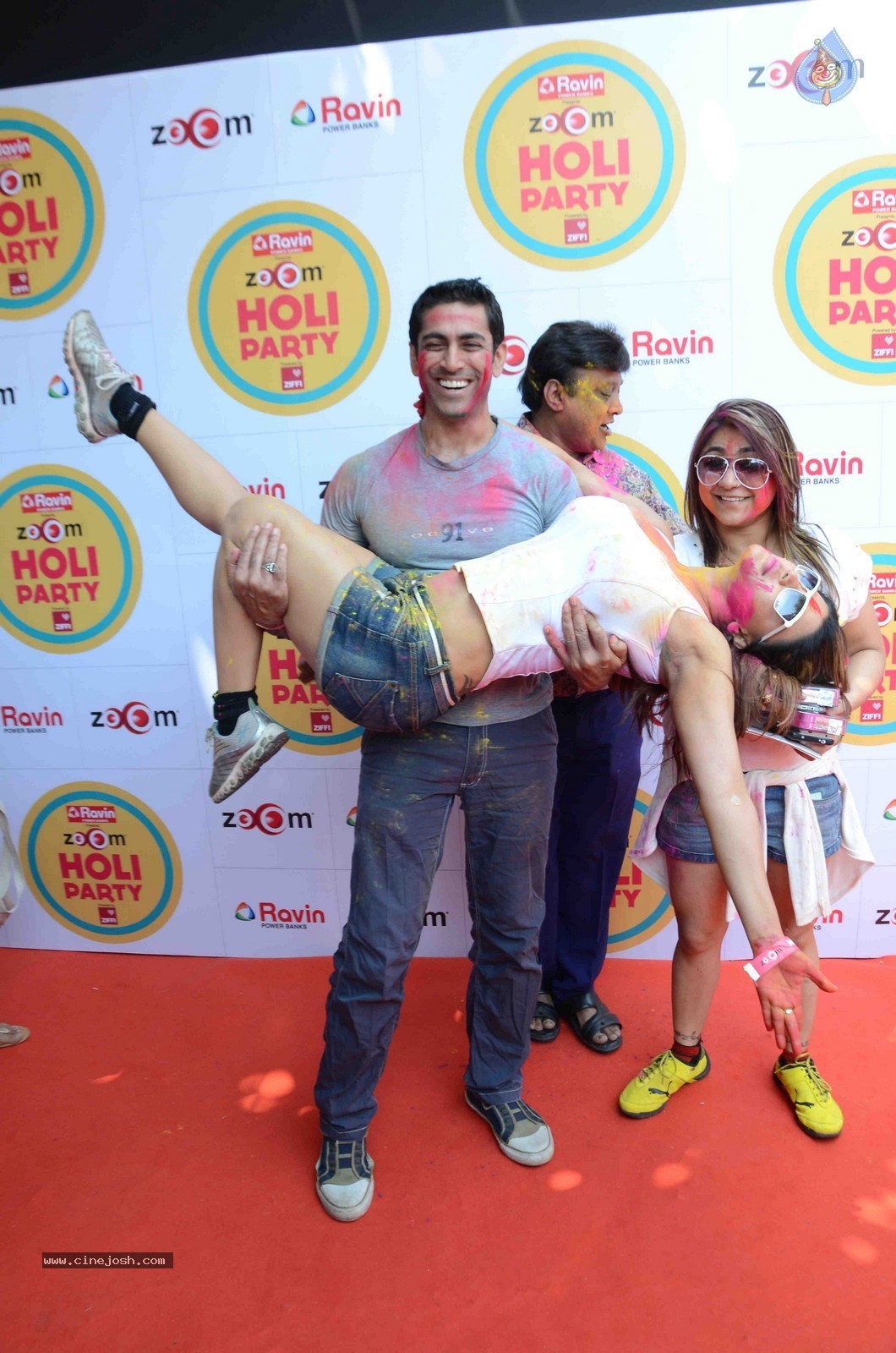 Bolly Celebs at Zoom Holi Party 2015 - 80 / 80 photos