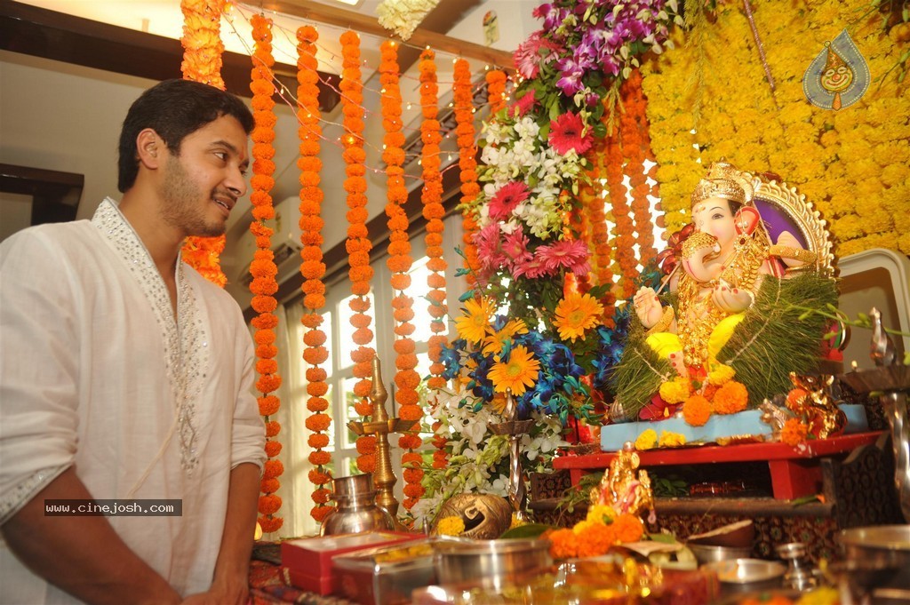 Bolly Celebs Celebrate Ganesh Festival 2014 - 24 / 93 photos