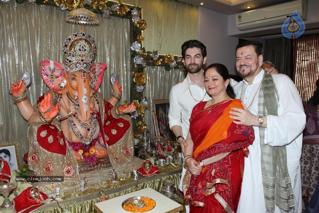 Bolly Celebs Celebrate Ganesh Festival 2014 - 29 / 93 photos