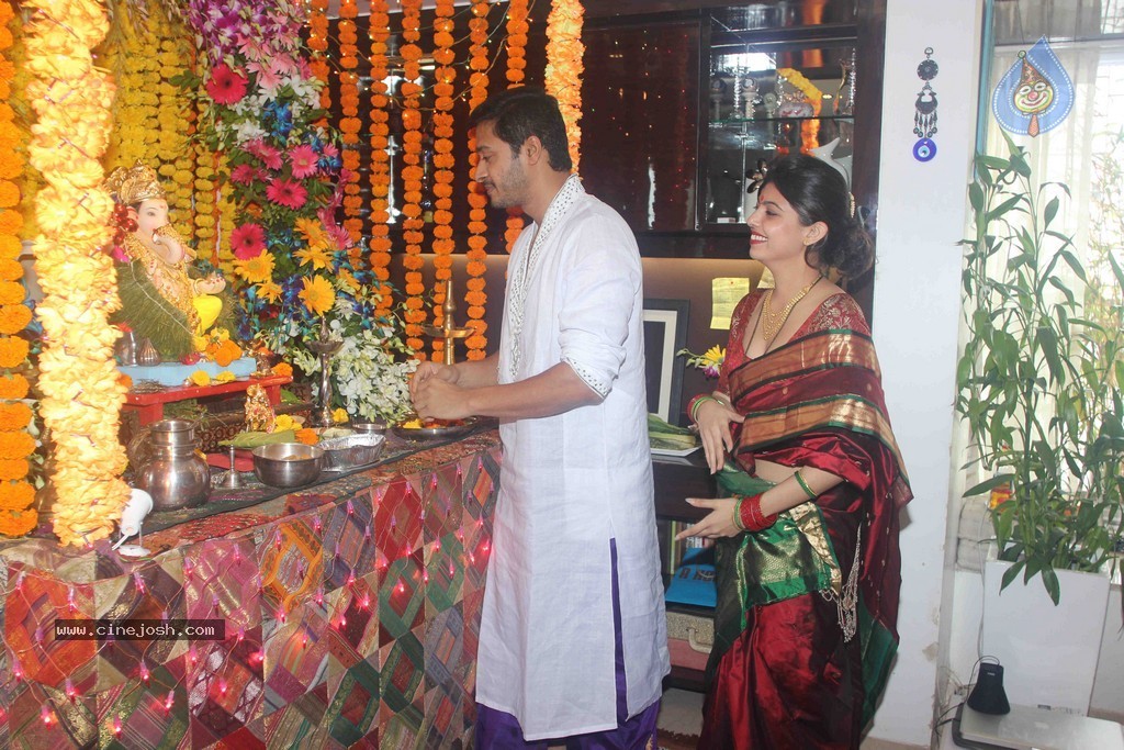 Bolly Celebs Celebrate Ganesh Festival 2014 - 34 / 93 photos
