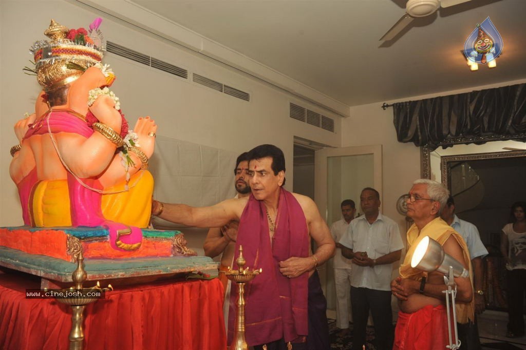 Bolly Celebs Celebrates Ganesh Festival - 35 / 57 photos