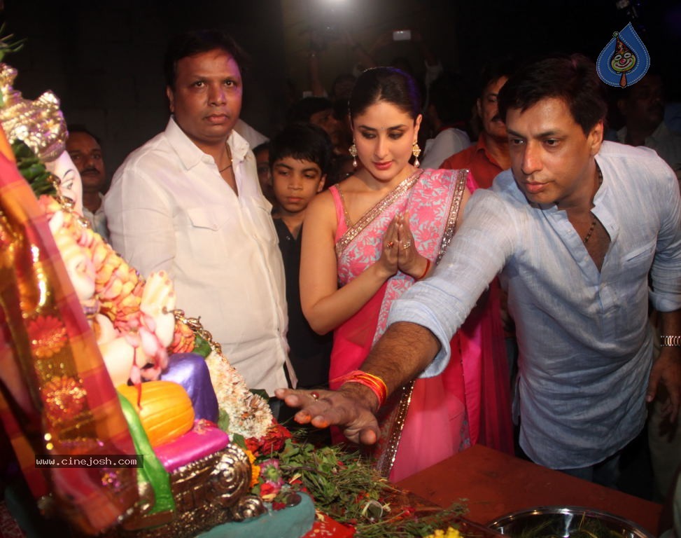 Bolly Celebs Celebrates Ganesh Festival - 38 / 57 photos